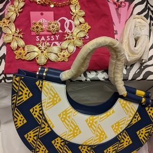 Vanessa Handbag & Holidaze Necklace Set Bundle